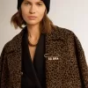 Abrigo cocoon de lana con motivo jacquard y botonadura sencilla para mujer Abrigo cocoon de lana con motivo jacquard y botonadura sencilla para mujer