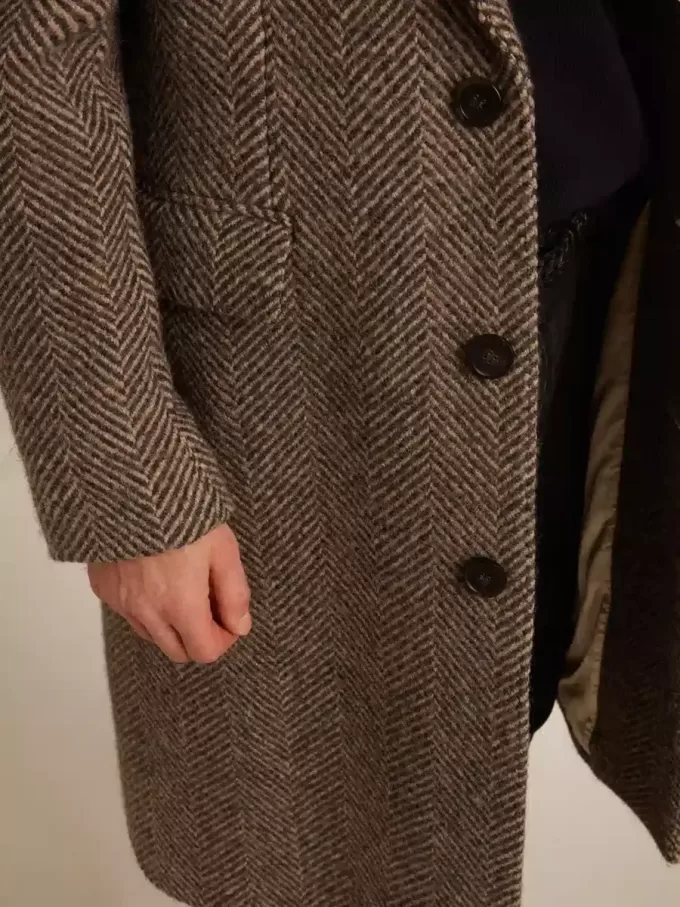 Abrigo de lana de botonadura sencilla para hombre con tejido en espiga beige y gris Abrigo de lana de botonadura sencilla para hombre con tejido en espiga beige y gris