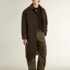 Abrigo Journey de botonadura sencilla para hombre, confeccionado en mezcla de lana arrugada con alfiler floral Abrigo Journey de botonadura sencilla para hombre, confeccionado en mezcla de lana arrugada con alfiler floral