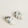 Baby School en napa blanca con estrella de ante azul claro y motivo de tenis Baby School en napa blanca con estrella de ante azul claro y motivo de tenis