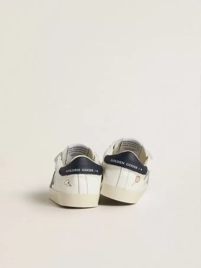 Baby School en napa blanca con estrella de ante azul claro y motivo de tenis Baby School en napa blanca con estrella de ante azul claro y motivo de tenis