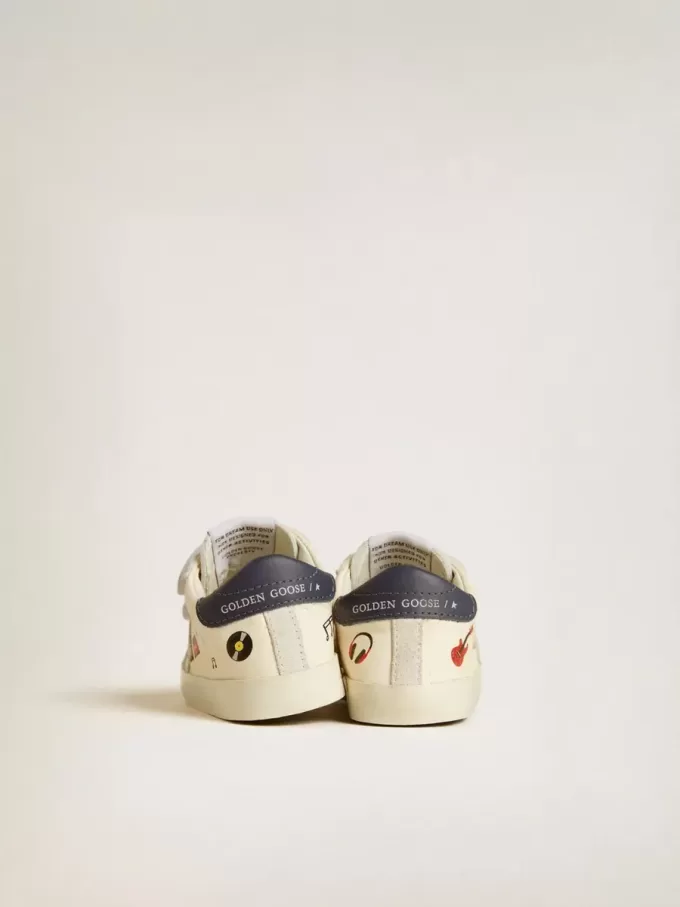 Baby School en piel napa con estampado musical y estrella de ante blanco