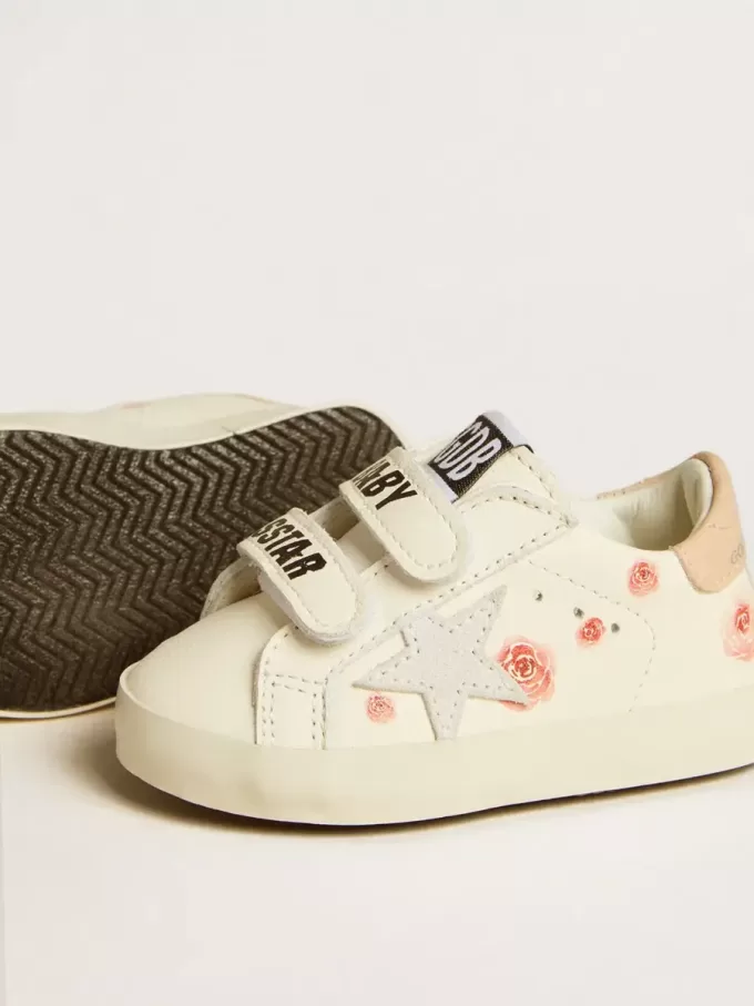 Baby School en piel napa con motivo de rosas rosas y estrella de ante blanco Baby School en piel napa con motivo de rosas rosas y estrella de ante blanco