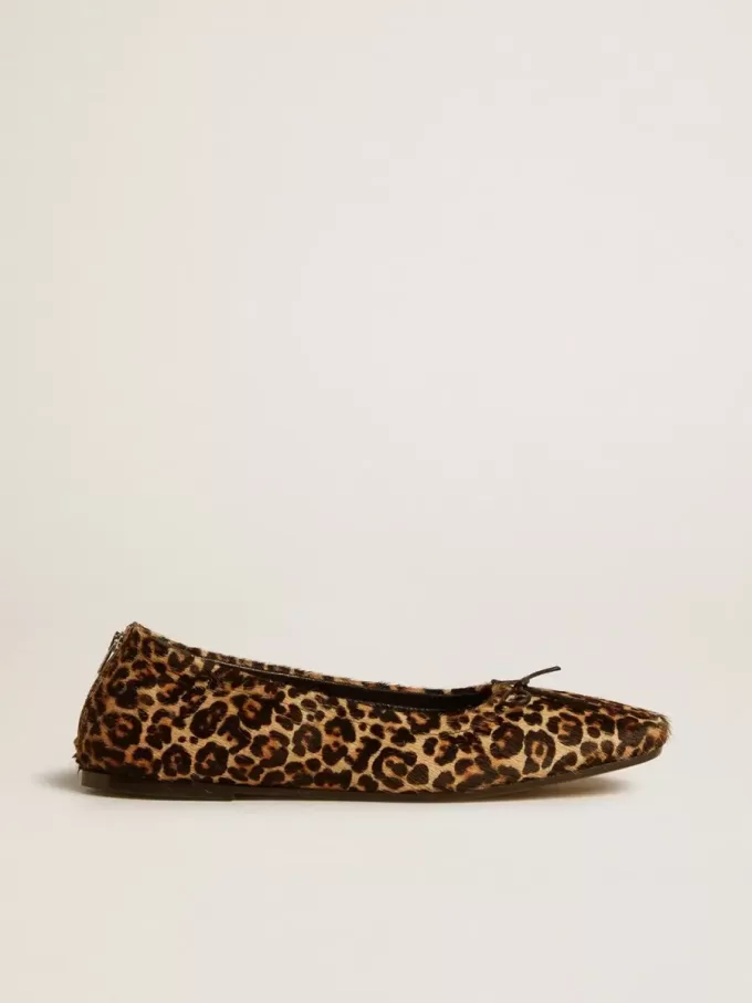 Bailarinas Amy en piel de potro con estampado de leopardo en color beige