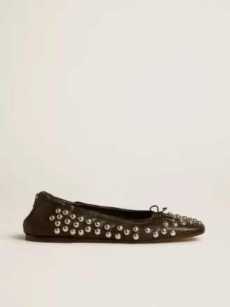 Bailarinas Amy en piel napa negra con tachuelas plateadas