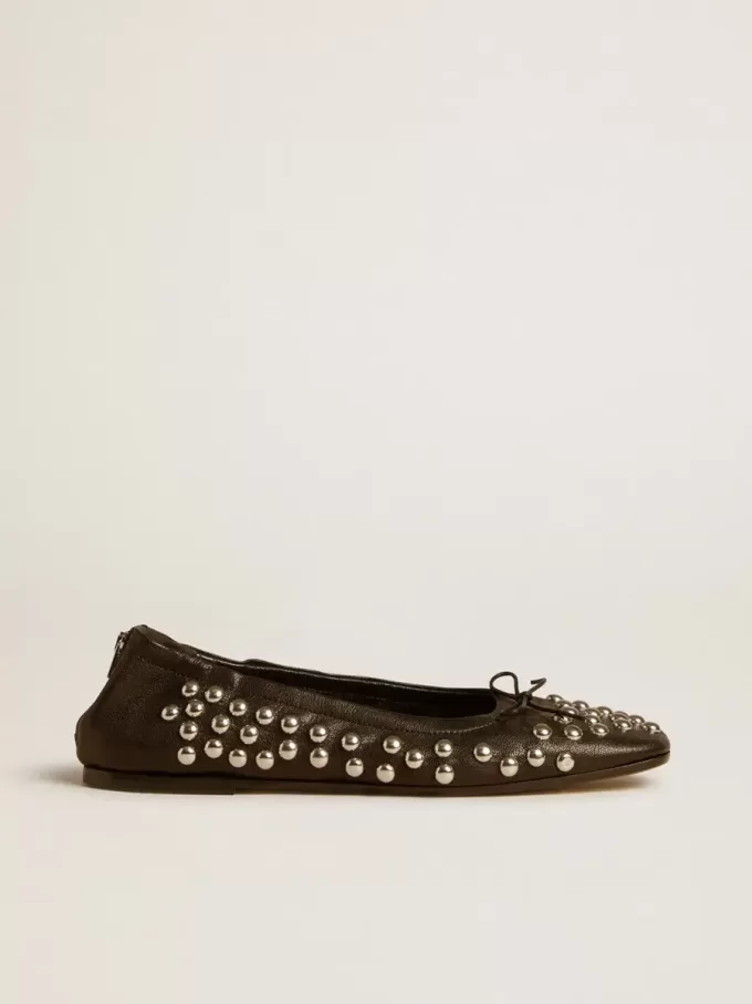 Bailarinas Amy en piel napa negra con tachuelas plateadas