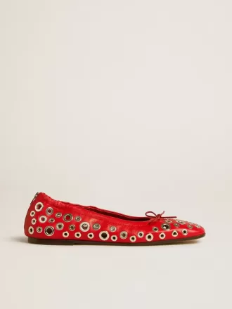 Bailarinas Amy en piel napa roja con tachuelas plateadas
