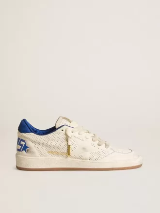 Ball Star en napa perforada con estrella blanca y lengüeta de nylon azul en el talón
