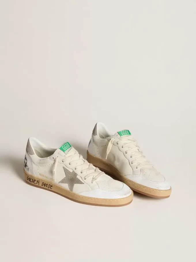 Ball Star en piel napa con estrella y lengüeta en el talón de nubuck gris Ball Star en piel napa con estrella y lengüeta en el talón de nubuck gris