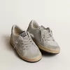 Ball Star Junior en brillo con inserciones de ante gris hielo Ball Star Junior en brillo con inserciones de ante gris hielo