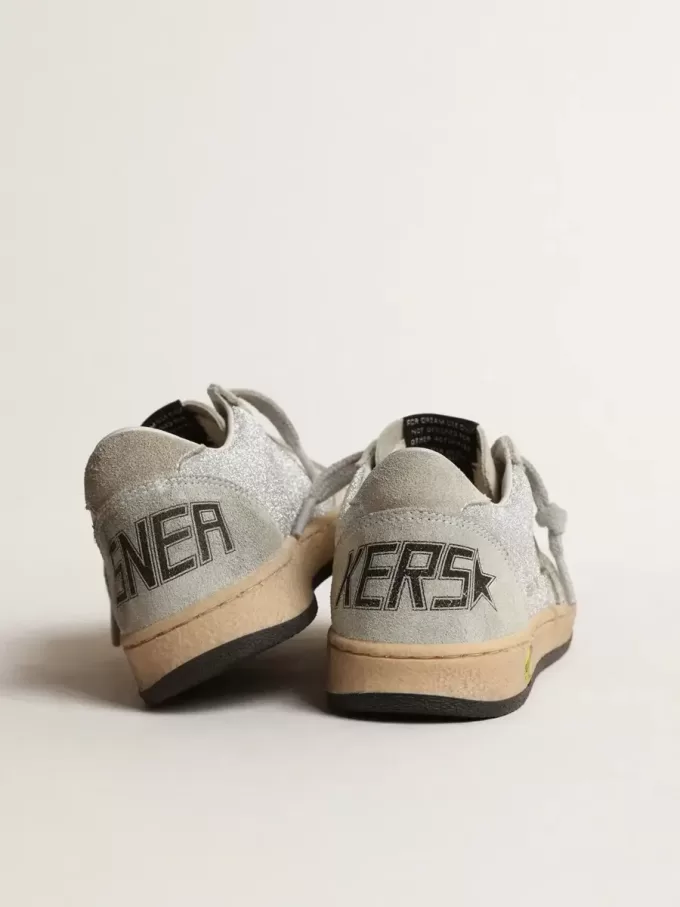 Ball Star Junior en brillo con inserciones de ante gris hielo Ball Star Junior en brillo con inserciones de ante gris hielo
