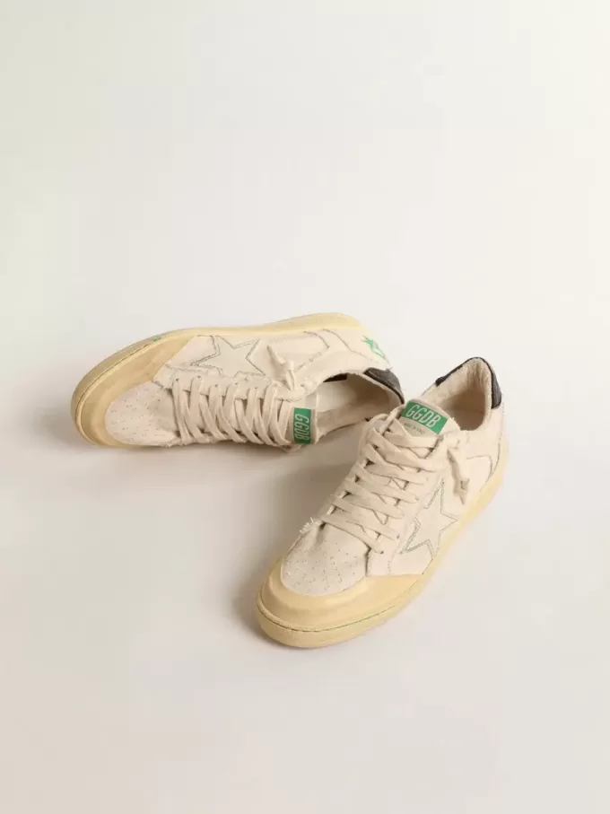 Ball Star LTD con estrella de lona color vainilla y lengüeta de cuero en el talón