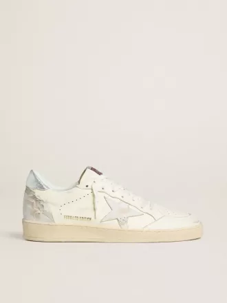 Ball Star LTD en color crema con estrella de ante blanco y lengüeta del talón de cuero plateado metalizado Ball Star LTD en color crema con estrella de ante blanco y lengüeta del talón de cuero plateado metalizado