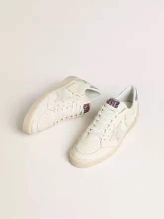 Ball Star LTD en color crema con estrella de ante blanco y lengüeta del talón de cuero plateado metalizado Ball Star LTD en color crema con estrella de ante blanco y lengüeta del talón de cuero plateado metalizado