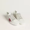 Ball Star LTD para mujer con estrella roja y lengüeta plateada en el talón Ball Star LTD para mujer con estrella roja y lengüeta plateada en el talón
