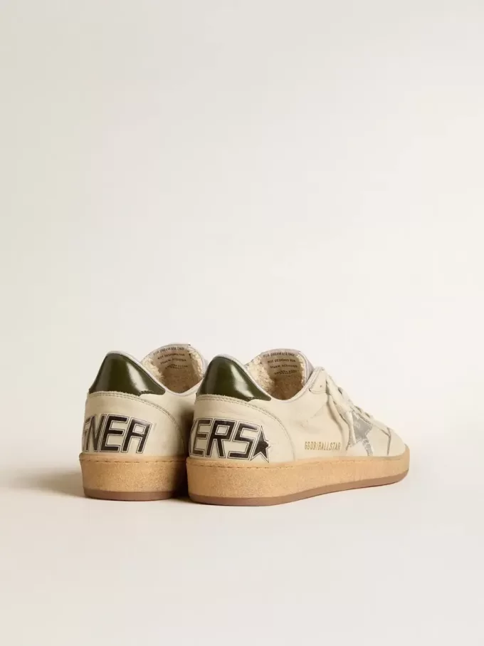 Ball Star para hombre con estrella de piel plateada y lengüeta del talón de piel verde Ball Star para hombre con estrella de piel plateada y lengüeta del talón de piel verde