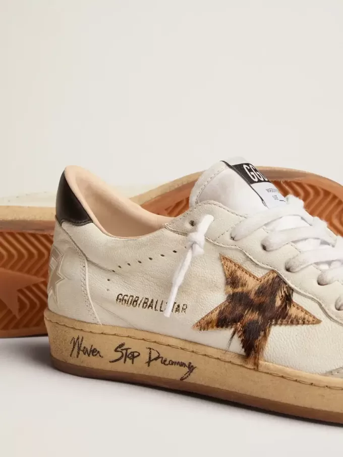 Ball Star para mujer con estrella de piel de potro con estampado de leopardo y lengüeta negra en el talón Ball Star para mujer con estrella de piel de potro con estampado de leopardo y lengüeta negra en el talón