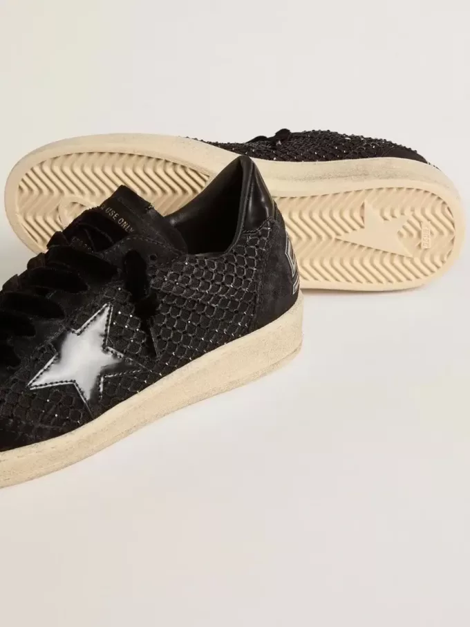 Ball Star para mujer en malla con cristales Swarovski y estrella y lengüeta del talón en piel laminada negra. Ball Star para mujer en malla con cristales Swarovski y estrella y lengüeta del talón en piel laminada negra.