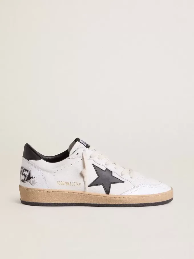 Ball Star para mujer en napa con estrella negra y lengüeta negra en el talón Ball Star para mujer en napa con estrella negra y lengüeta negra en el talón