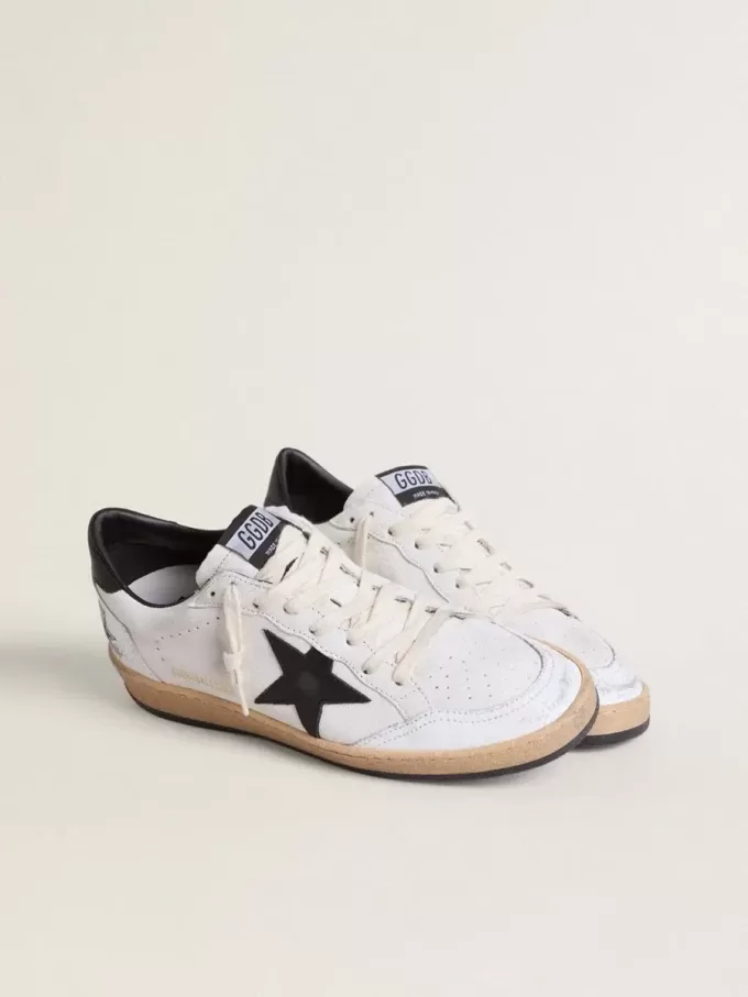 Ball Star para mujer en napa con estrella negra y lengüeta negra en el talón Ball Star para mujer en napa con estrella negra y lengüeta negra en el talón