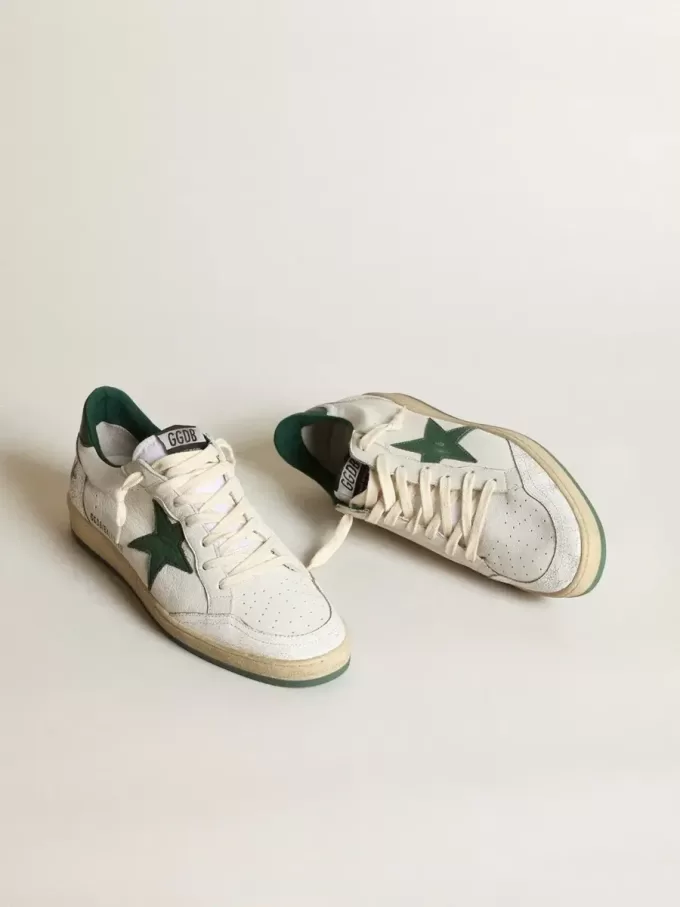 Ball Star para mujer en piel napa blanca con estrella y lengüeta en el talón en piel verde Ball Star para mujer en piel napa blanca con estrella y lengüeta en el talón en piel verde