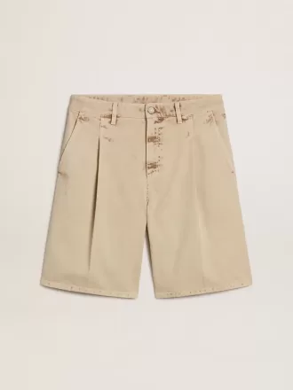 Bermudas de hombre en denim beige con acabado desgastado.