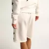 Bermudas vintage blancas para hombre con estrellas negras en contraste Bermudas vintage blancas para hombre con estrellas negras en contraste