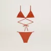 Bikini de mujer en jersey acanalado rojo ladrillo con cordones y detalles dorados