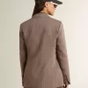 Blazer cruzado de mujer en mezcla de lana beige con diseño chevron Blazer cruzado de mujer en mezcla de lana beige con diseño chevron