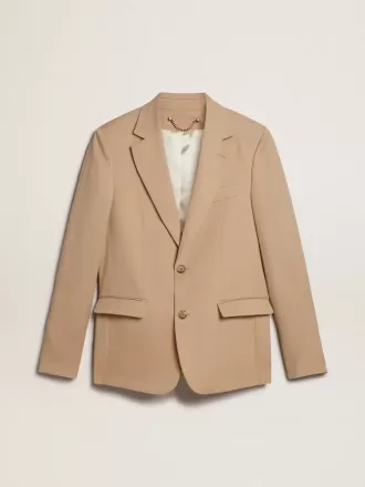 Blazer de un solo pecho en color arena con botones de cuerno