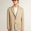 Blazer de un solo pecho en color arena con botones de cuerno Blazer de un solo pecho en color arena con botones de cuerno
