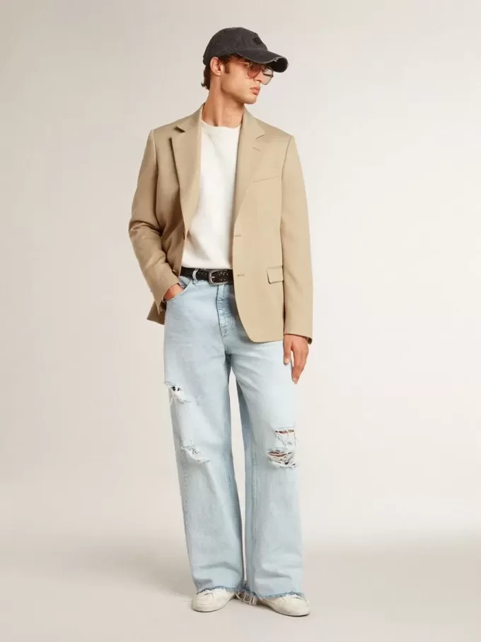 Blazer de un solo pecho en color arena con botones de cuerno Blazer de un solo pecho en color arena con botones de cuerno