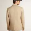 Blazer de un solo pecho en color arena con botones de cuerno Blazer de un solo pecho en color arena con botones de cuerno