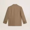 Blazer de una sola botonadura para mujer en color arena con diseño en espiga