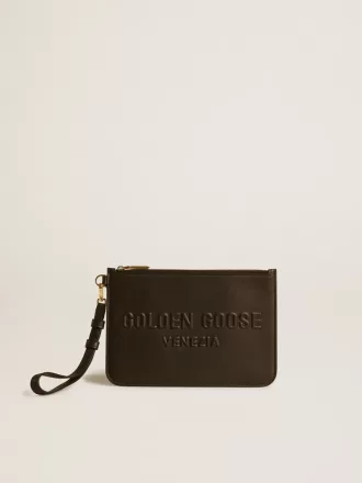 Bolsa de cuero negro con logotipo en relieve