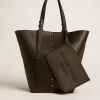 Bolsa de cuero negro con logotipo en relieve Bolsa de cuero negro con logotipo en relieve