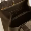 Bolsa de cuero negro con logotipo en relieve Bolsa de cuero negro con logotipo en relieve