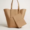 Bolso 24/7 North South en piel color capuchino con asas ajustables