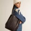 Bolso 24/7 North South en piel negra con asas ajustables Bolso 24/7 North South en piel negra con asas ajustables
