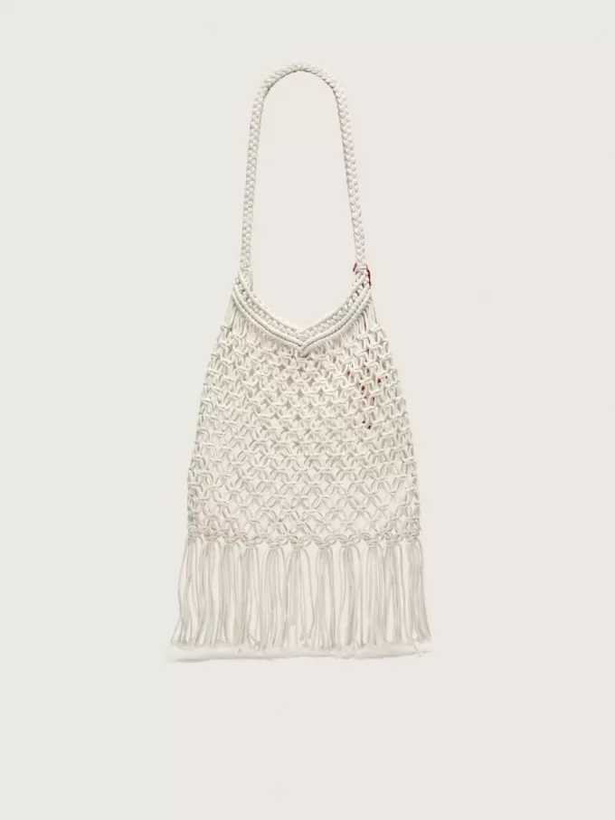 Bolso de macramé para mujer en algodón color mantequilla con un charm de langosta de cuero Bolso de macramé para mujer en algodón color mantequilla con un charm de langosta de cuero