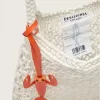 Bolso de macramé para mujer en algodón color mantequilla con un charm de langosta de cuero Bolso de macramé para mujer en algodón color mantequilla con un charm de langosta de cuero