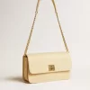 Bolso Gioia en piel de oveja color vainilla con detalles dorados Bolso Gioia en piel de oveja color vainilla con detalles dorados