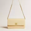 Bolso Gioia en piel de oveja color vainilla con detalles dorados Bolso Gioia en piel de oveja color vainilla con detalles dorados