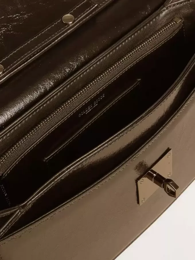 Bolso Gioia en piel negra brillante con detalles metálicos Bolso Gioia en piel negra brillante con detalles metálicos