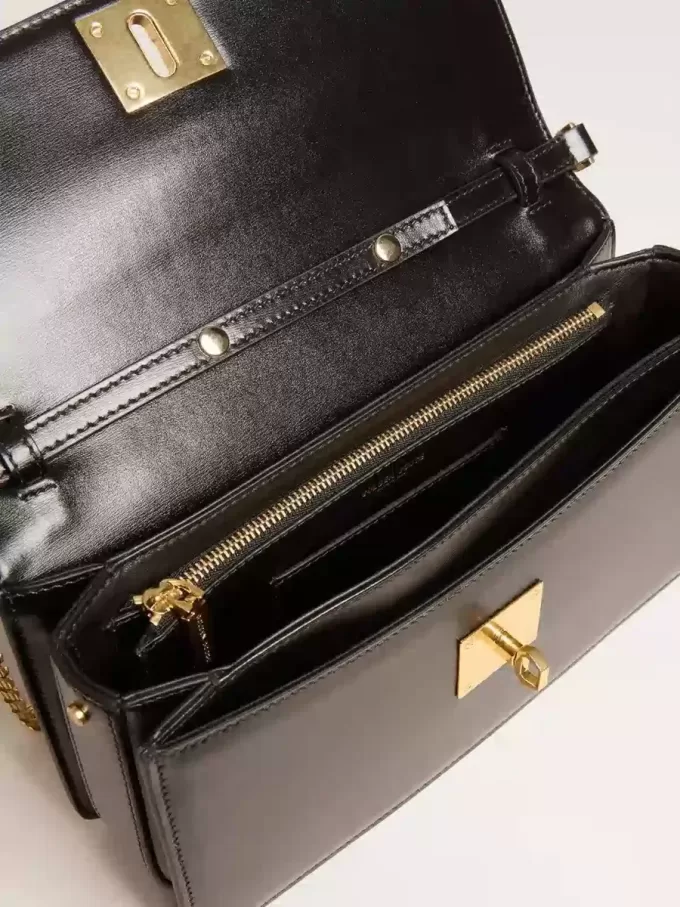 Bolso Gioia en piel negra con detalles dorados Bolso Gioia en piel negra con detalles dorados