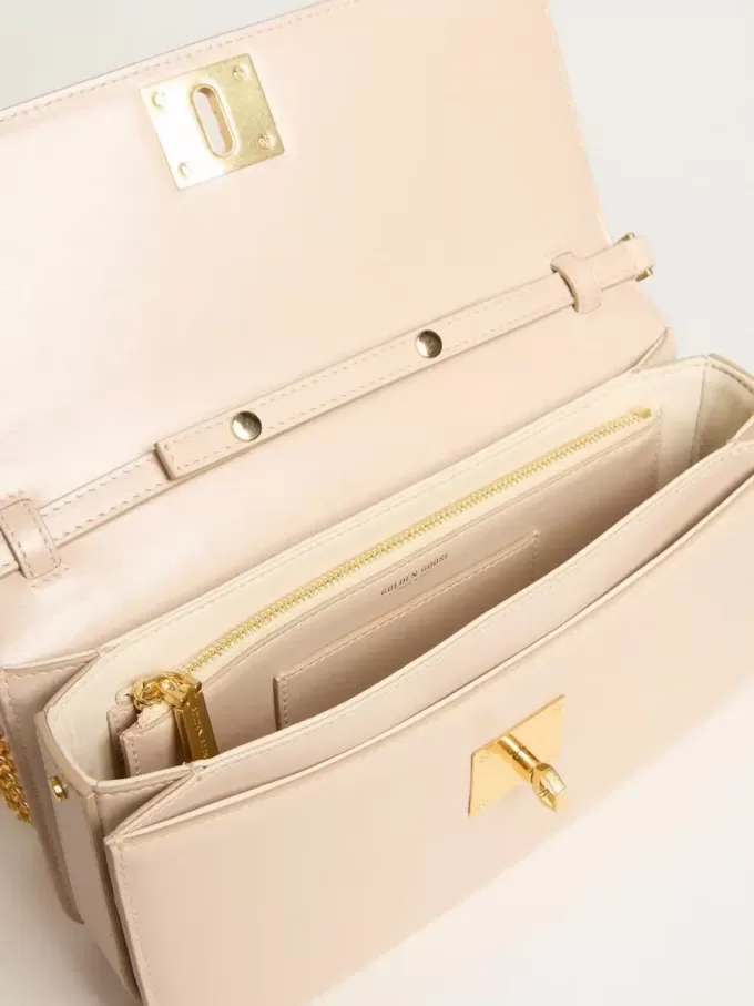 Bolso Gioia en piel rosa pálido con detalles dorados Bolso Gioia en piel rosa pálido con detalles dorados