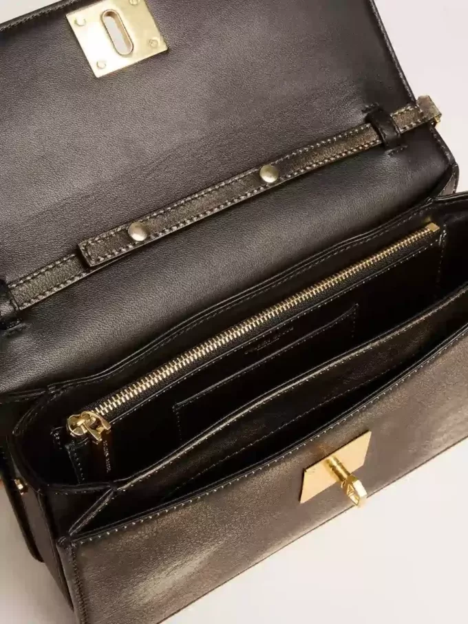 Bolso Gioia en piel vintage negra con detalles dorados Bolso Gioia en piel vintage negra con detalles dorados