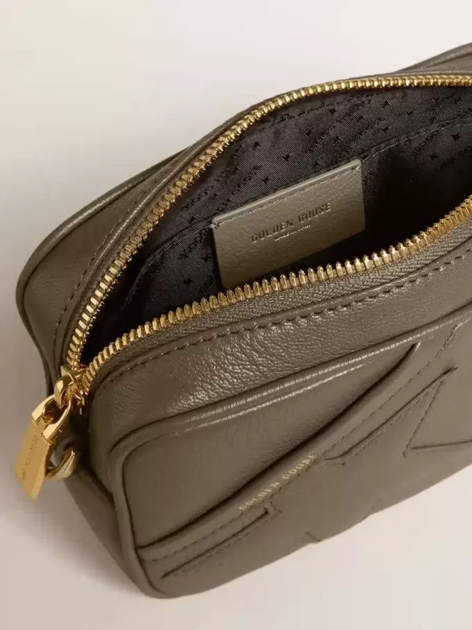 Bolso Mini Star en piel verde salvia con estrella tono sobre tono