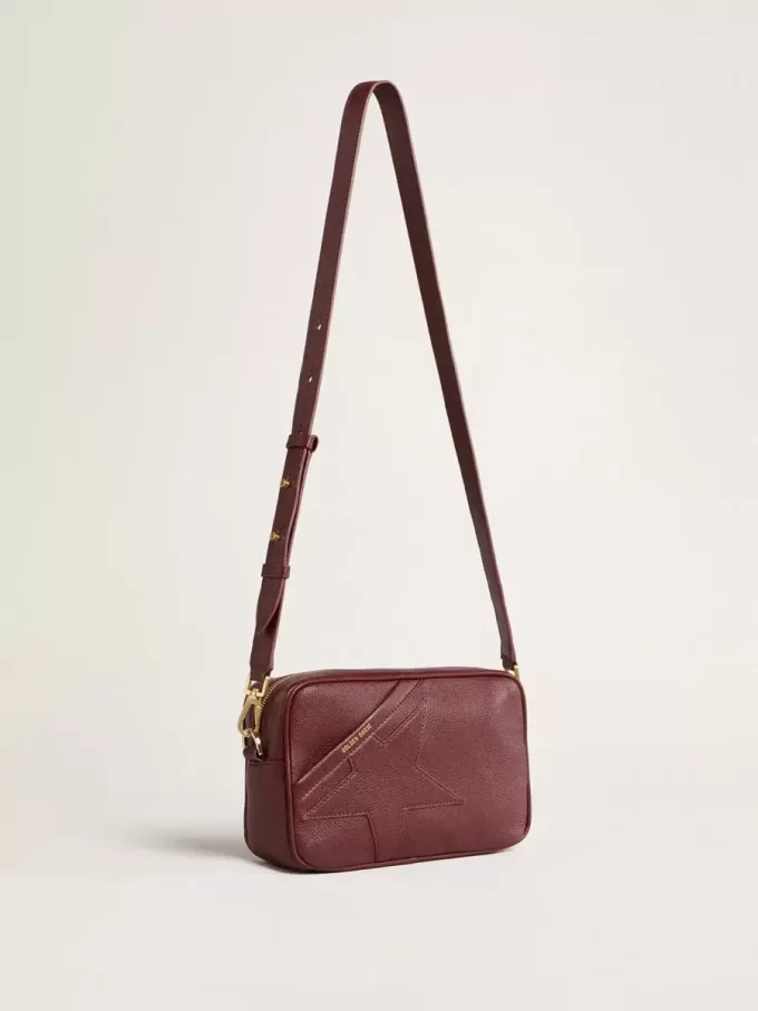 Bolso Star en piel color vino con estrella tono sobre tono Bolso Star en piel color vino con estrella tono sobre tono