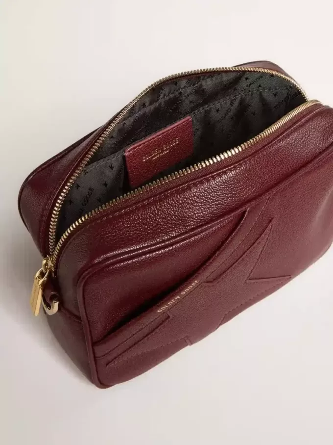 Bolso Star en piel color vino con estrella tono sobre tono Bolso Star en piel color vino con estrella tono sobre tono